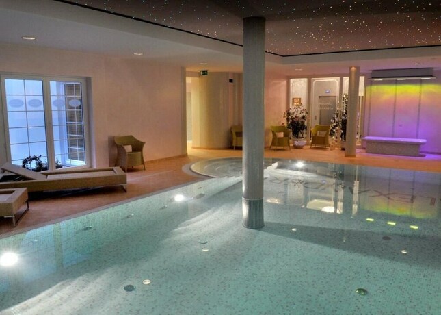 Imagen de la piscina del Hotel Willa Alexander Resort and Spa. Foto 25