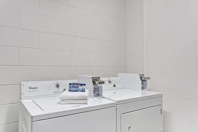 Imagen de los interiores del Hotel Williamsburg Suites. Foto 8