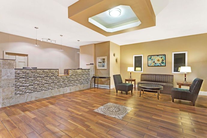 Imagen de los interiores del Hotel Williamsburg Suites. Foto 9