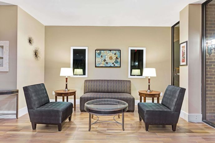 Imagen de los interiores del Hotel Williamsburg Suites. Foto 11