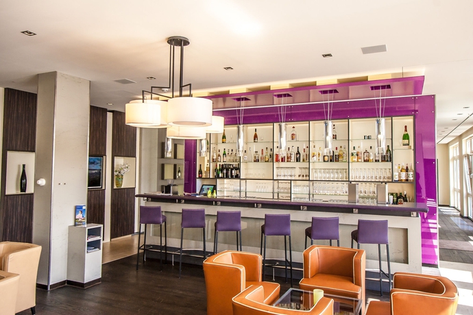 Imagen del bar/restaurante del Hotel Willow Hotel Restaurant. Foto 3