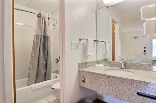 Imagen de la habitación del Hotel Willow Lodge Willoughby &ndash; Cleveland Mentor. Foto 9