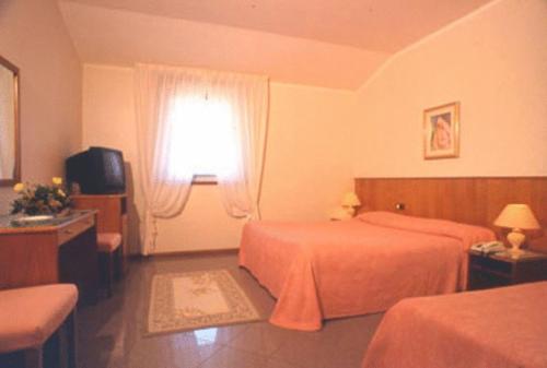 Imagen de la habitación del Hotel Willy. Foto 7