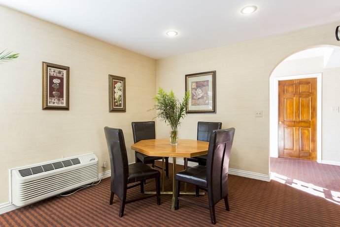 Imagen de la habitación del Hotel Wilshire Crest Los Angeles. Foto 11