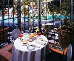 Imagen del bar/restaurante del Hotel Wilshire Grand. Foto 2