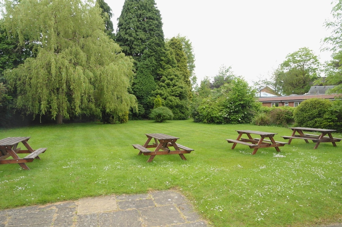 Imagen de los exteriores del Hotel Wimblehurst. Foto 12