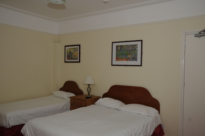 Imagen de la habitación del Hotel Wimblehurst. Foto 3