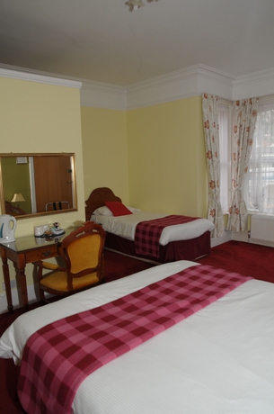 Imagen de la habitación del Hotel Wimblehurst. Foto 5