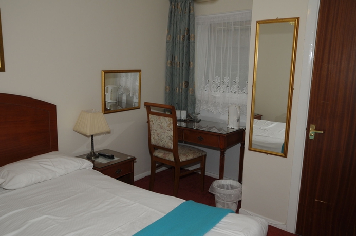 Imagen de la habitación del Hotel Wimblehurst. Foto 8