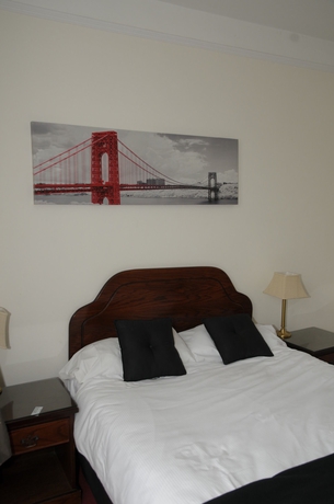 Imagen de la habitación del Hotel Wimblehurst. Foto 10