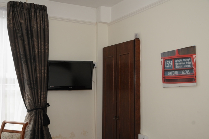 Imagen de la habitación del Hotel Wimblehurst. Foto 11