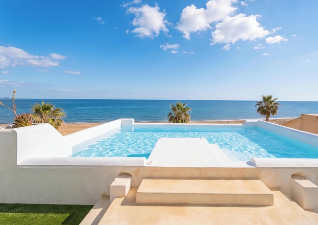 Imagen de la piscina del Hotel Winahost Hostal Boutique Pozo Esparto. Foto 16