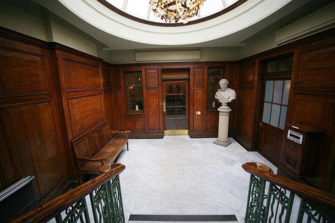 Imagen de los interiores del Hotel Winchester Royal. Foto 16