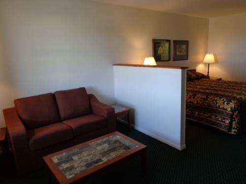 Imagen de la habitación del Hotel Windcrest Inn and Suites. Foto 6