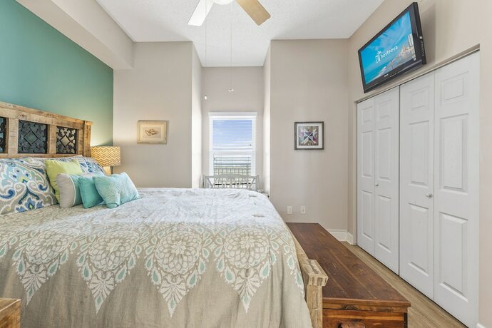Imagen general del Hotel Windemere Beachfront Condo 1503. Foto 11