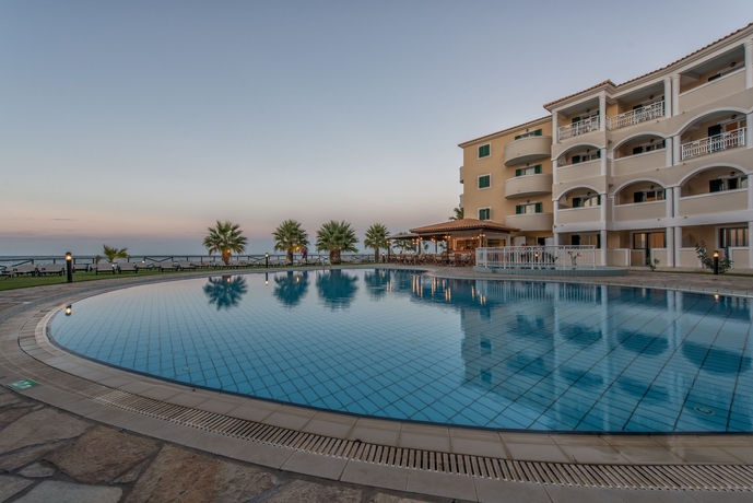 Imagen de la piscina del Hotel Windmill Bay. Foto 18