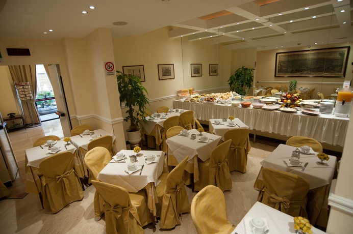 Imagen del bar/restaurante del Hotel Windrose. Foto 4