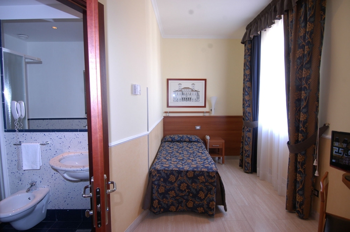 Imagen de la habitación del Hotel Windrose. Foto 10