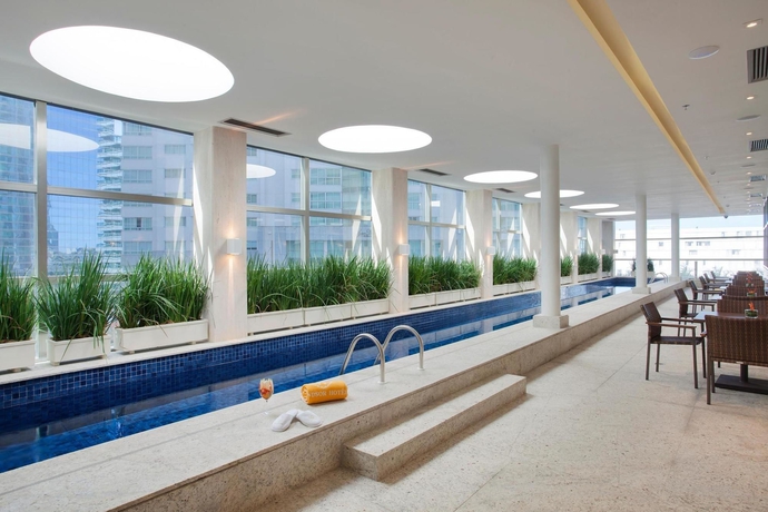 Imagen de la piscina del Hotel Windsor Brasilia. Foto 16