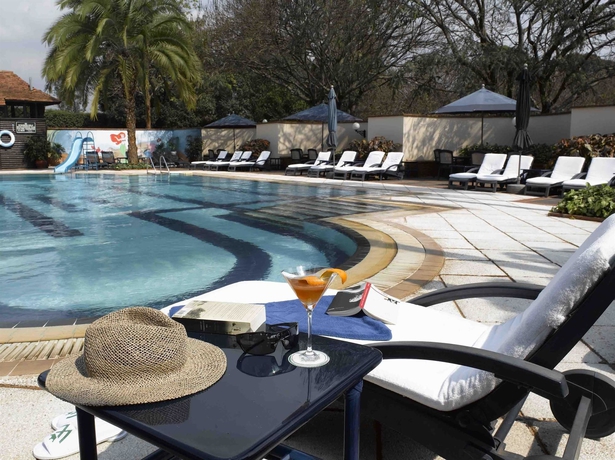 Imagen de la piscina del Hotel Windsor Golf and Country Club. Foto 16