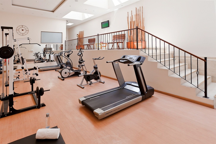 Imagen de los interiores del Hotel Windsor House Inn By GEH Suites. Foto 8