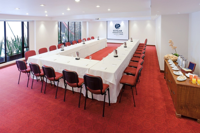 Imagen de los interiores del Hotel Windsor House Inn By GEH Suites. Foto 10