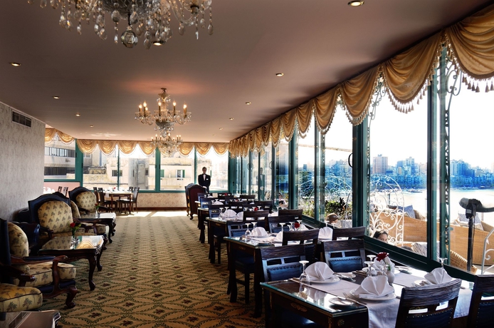 Imagen del bar/restaurante del Hotel Windsor Palace Luxury Heritage Since 1906 By Paradise Inn Group. Foto 2