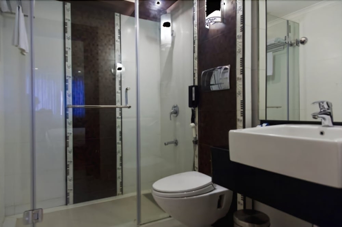 Imagen de la habitación del Hotel Windsor Rajadhani. Foto 17