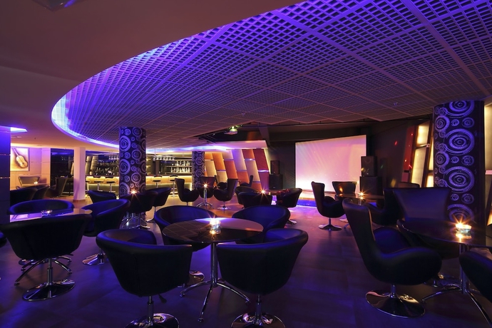 Imagen del bar/restaurante del Hotel Windsor Rajadhani. Foto 6