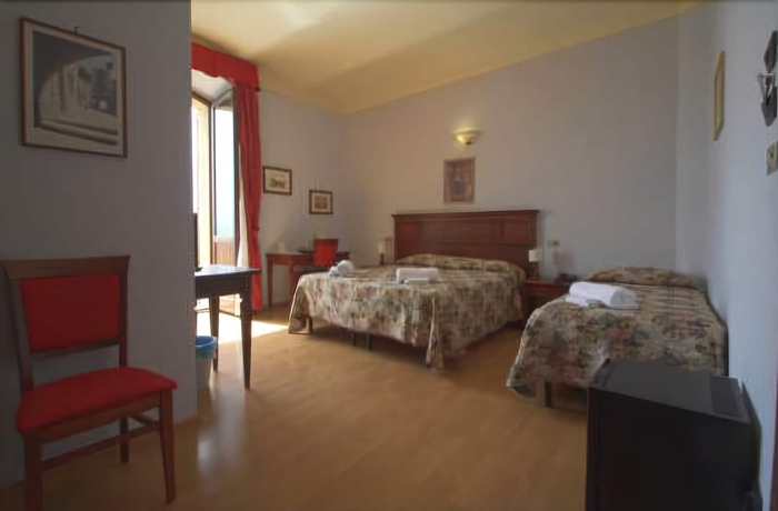 Imagen de la habitación del Hotel Windsor Savoia. Foto 12