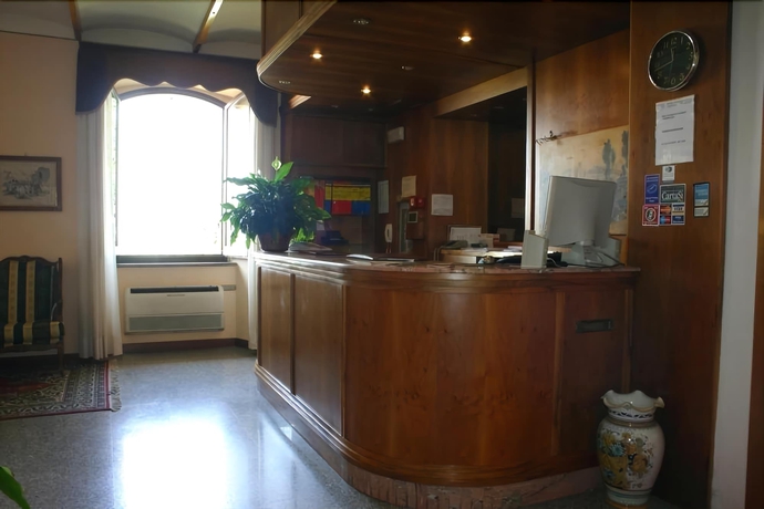 Imagen de los interiores del Hotel Windsor Savoia. Foto 16