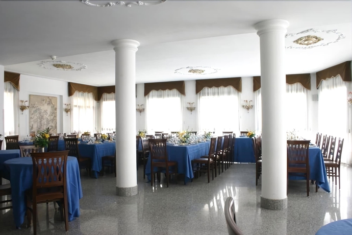 Imagen del bar/restaurante del Hotel Windsor Savoia. Foto 3