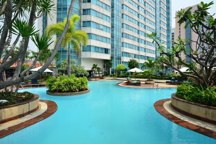 Imagen de la piscina del Hotel Windsor Suites Bangkok. Foto 11
