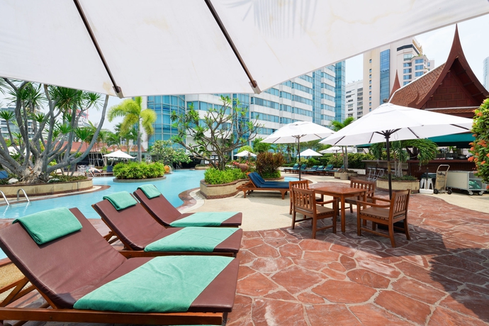 Imagen de la piscina del Hotel Windsor Suites Bangkok. Foto 12