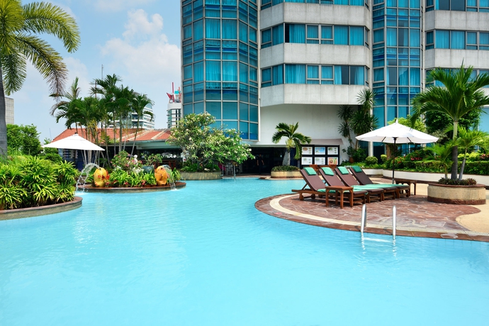 Imagen de la piscina del Hotel Windsor Suites Bangkok. Foto 14