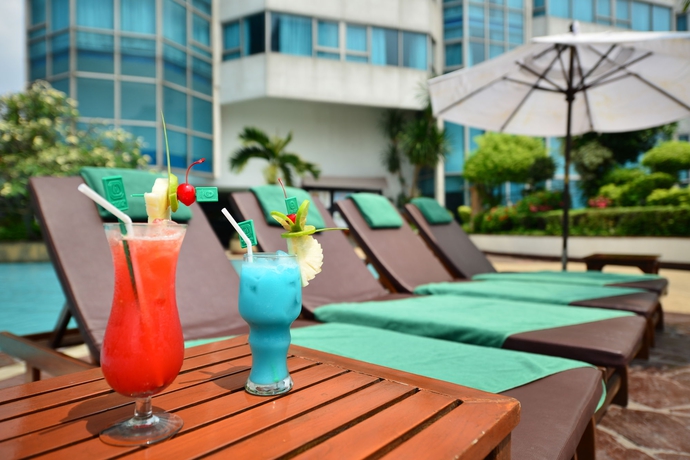 Imagen de la piscina del Hotel Windsor Suites Bangkok. Foto 15