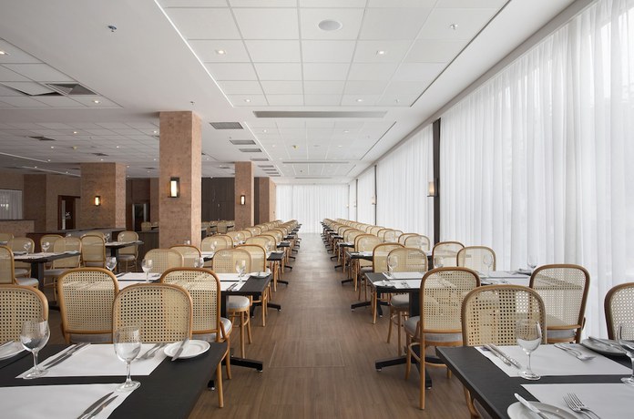 Imagen del bar/restaurante del Hotel Windsor Tower. Foto 7