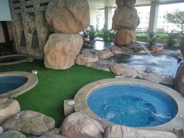 Imagen de la piscina del Hotel Windsor Tower Serviced Apartment. Foto 13