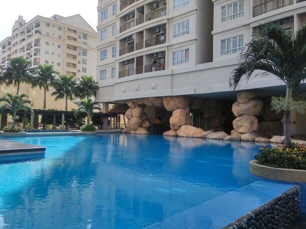 Imagen de la piscina del Hotel Windsor Tower Serviced Apartment. Foto 14