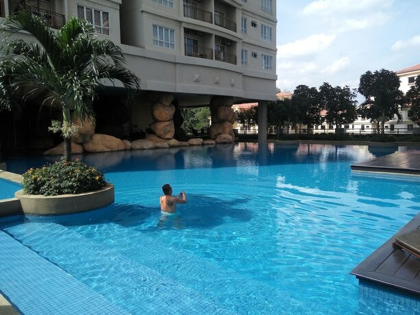 Imagen de la piscina del Hotel Windsor Tower Serviced Apartment. Foto 16