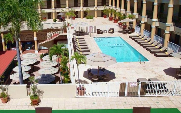 Imagen de la piscina del Hotel Windward Passage. Foto 19