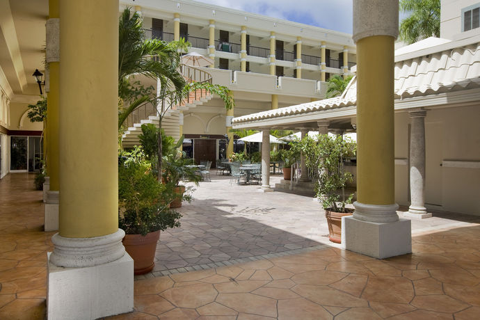 Imagen de los exteriores del Hotel Windward Passage. Foto 12