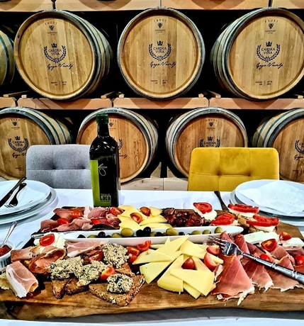 Imagen general del Hotel Wine Cesarica. Foto 2