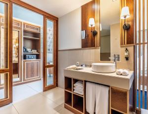 Imagen de la habitación del Hotel Wine & Books by the Sea, Algarve Resort. Foto 8