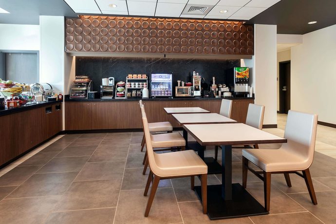 Imagen del bar/restaurante del Hotel Wingate By Wyndham Altoona Downtown/medical Center. Foto 2