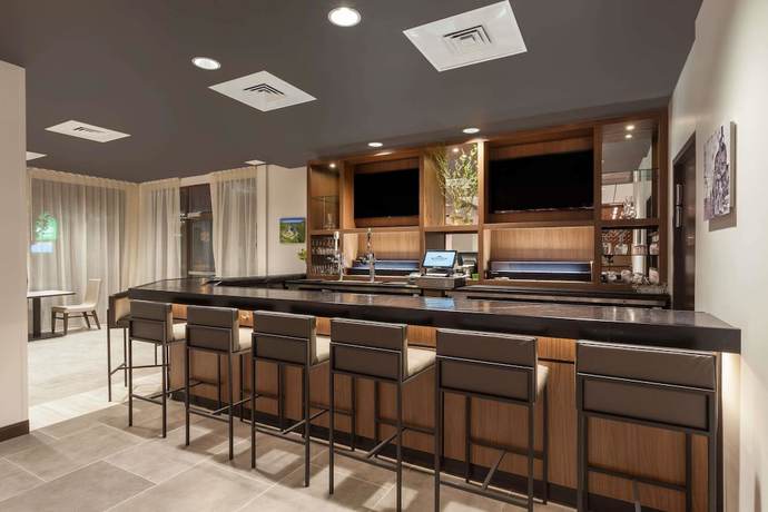 Imagen del bar/restaurante del Hotel Wingate By Wyndham Altoona Downtown/medical Center. Foto 3