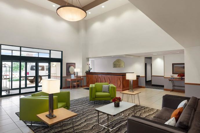 Imagen de los interiores del Hotel Wingate By Wyndham Bentonville. Foto 18