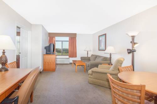 Imagen de la habitación del Hotel Wingate By Wyndham Bentonville. Foto 14
