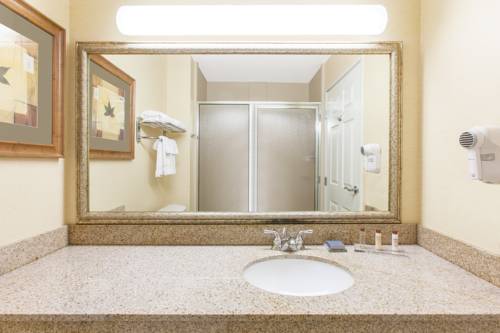 Imagen de la habitación del Hotel Wingate By Wyndham Bentonville. Foto 15