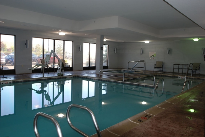 Imagen de la piscina del Hotel Wingate By Wyndham Bismarck. Foto 18